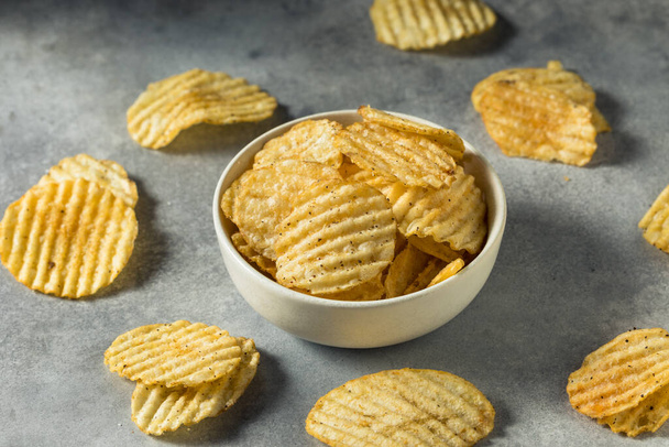 Salt and Pepper Crinkle Potato Chips in a Bowl - Fotoğraf, Görsel