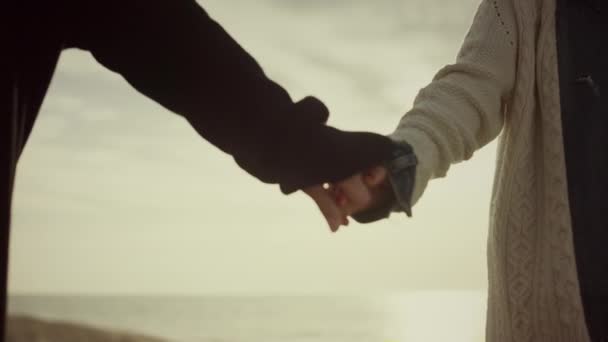 Dating lovers hold hands on sunrise sea beach nature. Couple touch arms outside. - Footage, Video