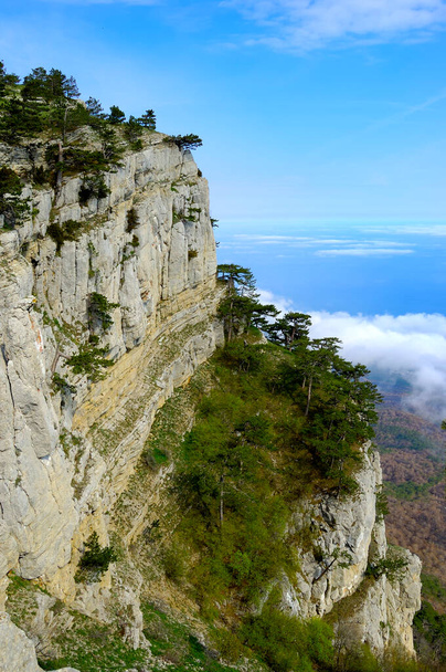 Hermosa vista de las rocas y campos. La naturaleza de la Crimea central - Foto, Imagen