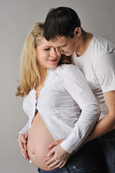 Beautiful couple expecting a baby - Foto, afbeelding