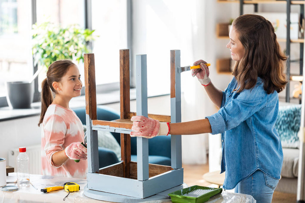 mother and daughter painting old table at home - Foto, Imagem