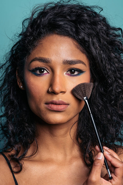 Woman Wearing Make up in Studio - Foto, Imagem