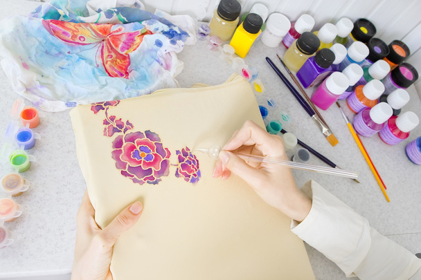 Batik process: artist paints on fabric, Batik painting - Foto, Imagem