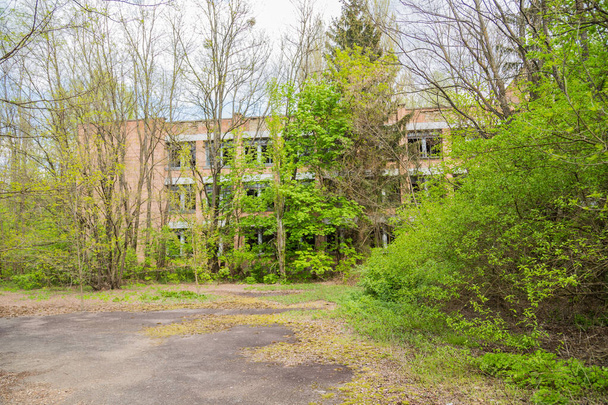 Černobylová zóna. Opuštěné domy ve městě Pripyat na Ukrajině. Vylučovací zóna. - Fotografie, Obrázek