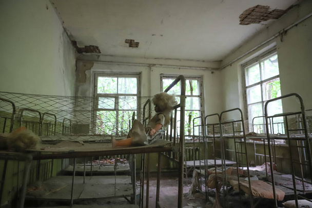 Детский сад в Чернобыльской зоне отчуждения, Чернобыль, Украина - Фото, изображение