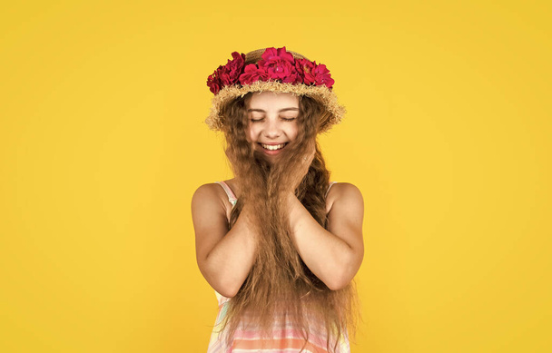 happy teen girl in straw hat with rose flowers, summer - Foto, Imagem