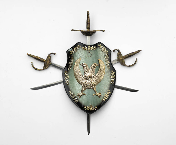 escudo antiguo y espada  - Foto, Imagen