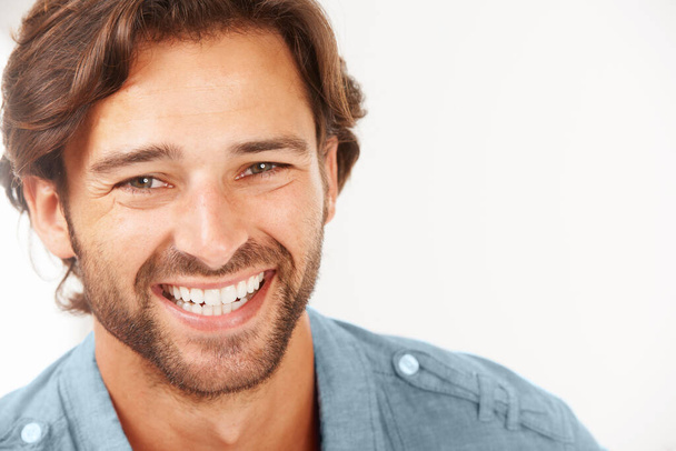 Hes full of positivity. A handsome man smiling against a white background. - Foto, immagini