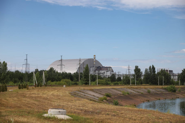 Central nuclear de Chernóbil en la zona de exclusión de Chernóbil, Chernóbil, Ucrania - Foto, Imagen