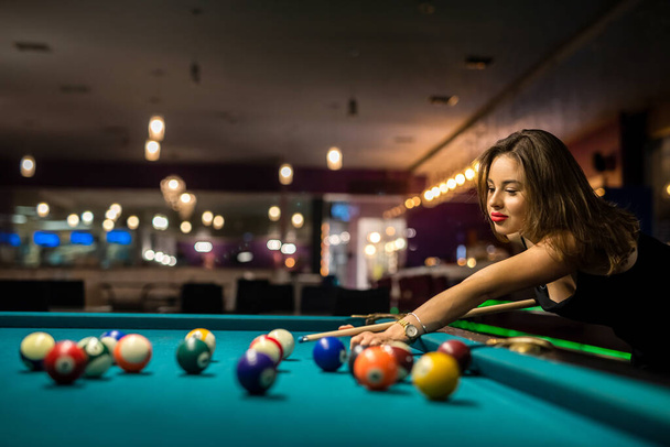 female player playing pool and aiming the billiard ball, lifestyle - Foto, Imagen
