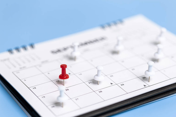 Kalendarz Event Planner jest busy.calendar, zegar do ustalenia harmonogramu zorganizować harmonogram, planowanie spotkania biznesowego lub koncepcji planowania podróży. - Zdjęcie, obraz