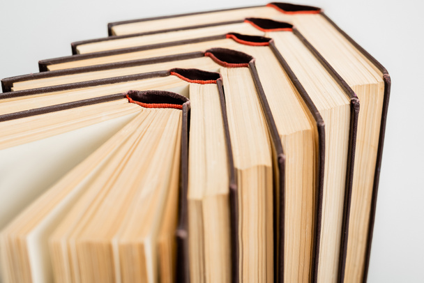 крупним планом колекція паперових книг ізольована на сірому
 - Фото, зображення