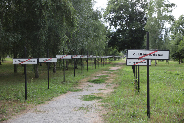 Memorial Complex van hervestigde dorpen in Tsjernobyl Exclusion Zone, Tsjernobyl, Oekraïne - Foto, afbeelding