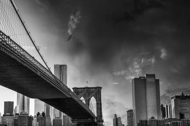 New york stadslandschap en brooklyn brug - Foto, afbeelding