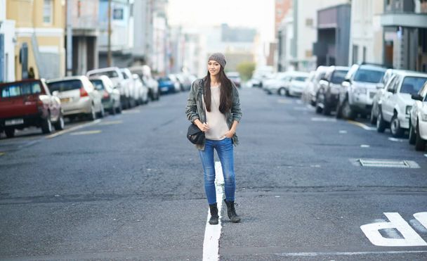 Shes an urban woman. Shot of an attractive young woman out in the town. - 写真・画像