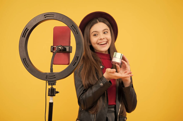 happy teen girl use selfie led. kid beauty blogger. childhood happiness. child do makeup. - Фото, зображення