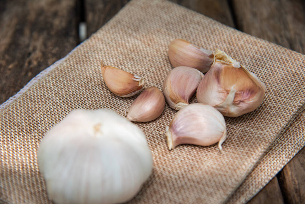White garlic on table. - Foto, Imagem