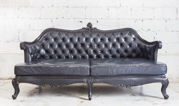 μαύρο καναπέ vintage - Φωτογραφία, εικόνα