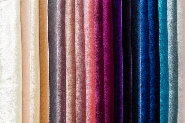 Çok renkli kumaş örneklerinin kataloğu. Tekstil endüstrisi geçmişi. Renkli pamuk kumaş. Palet - Fotoğraf, Görsel