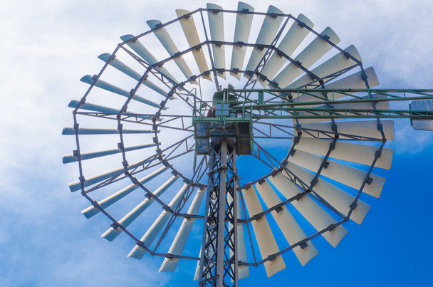 Ветрогенератор, ветроэнергетическая башня, насос
 - Фото, изображение