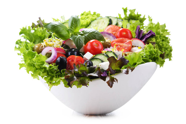 Növényi saláta tál elszigetelt fehér alapon - Fotó, kép