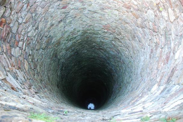 tiefer Brunnen - Foto, Bild