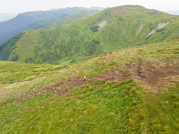 High mountains of the Ukrainian Carpathians in cloudy weather. Aerial drone view. - Foto, imagen