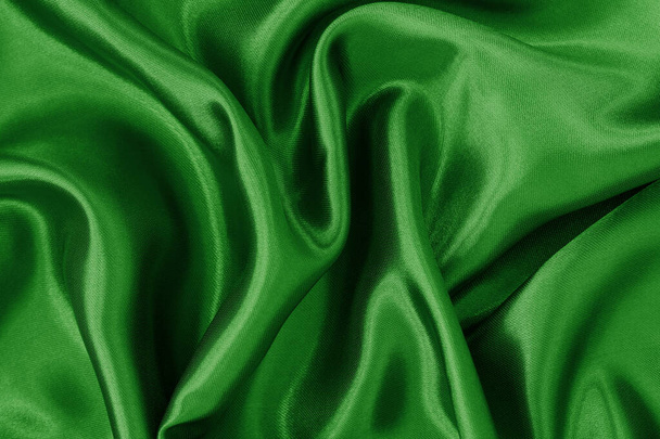 Textura de tela verde oscuro para obras de arte de fondo y diseño, hermoso patrón arrugado de seda o lino. - Foto, imagen