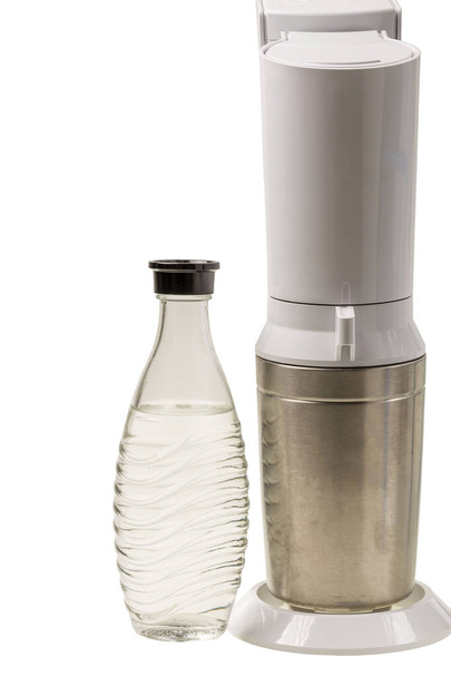Close-up zicht op frisdrank stream machine en glazen fles. Zweden. - Foto, afbeelding