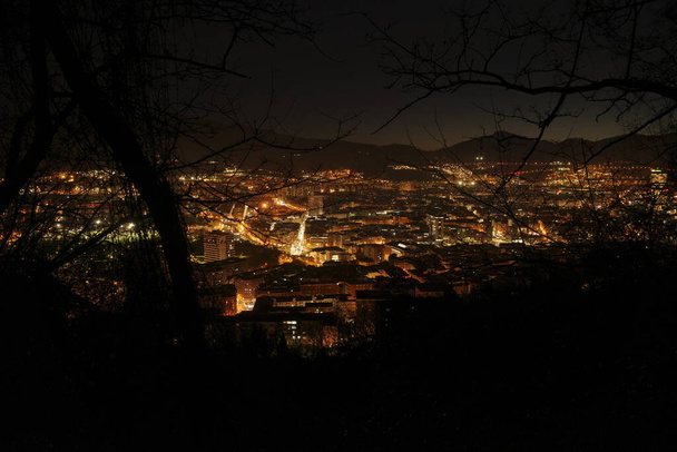 Вид на Більбао вночі - Фото, зображення