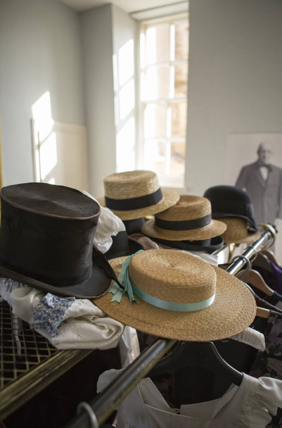 selección de sombreros de paja en una tienda de maquinaria vintage no people nobody - Foto, imagen