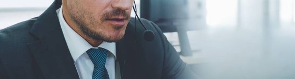 Call center lub agent obsługi klienta w poszerzonym widoku panoramicznym baner - Zdjęcie, obraz