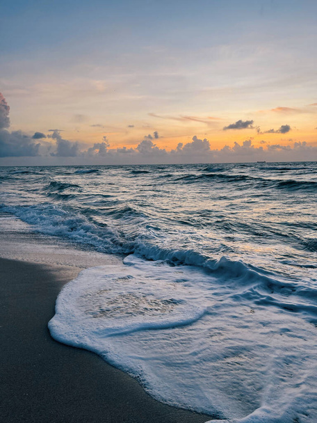 beautiful sunset on the beach - Fotografie, Obrázek