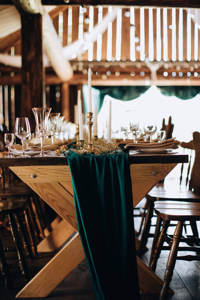 Beautiful decoration of a festive wooden table in a restaurant - Φωτογραφία, εικόνα