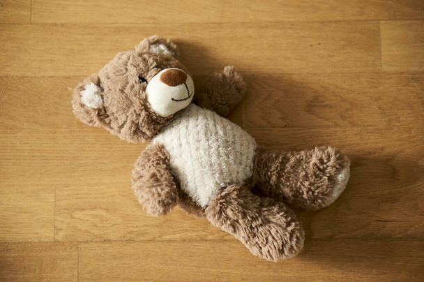 teddy bear with a toy on a wooden background - Foto, imagen