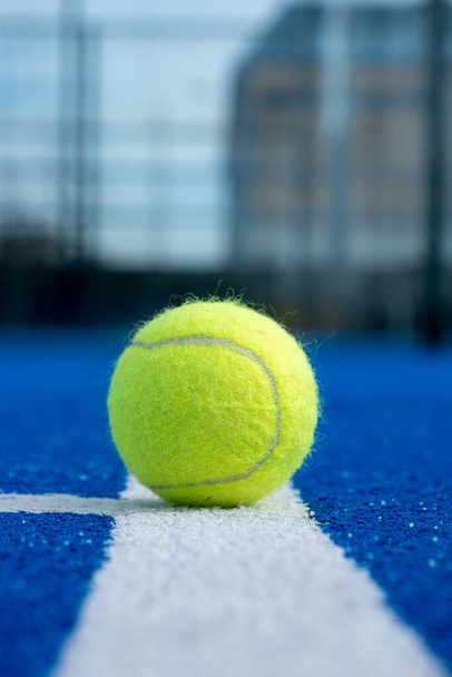tennis ball on a court - Фото, изображение