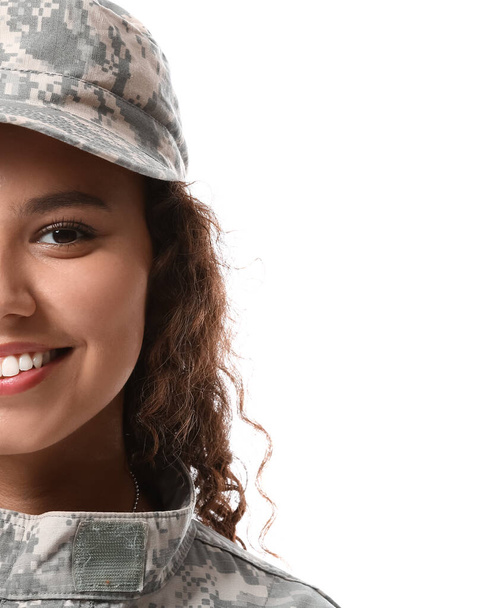 Afrikai-amerikai női katona fehér háttérrel - Fotó, kép