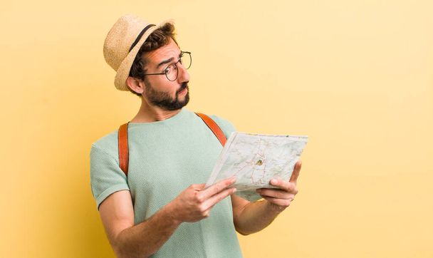 young bearded tourist man with a map - Φωτογραφία, εικόνα