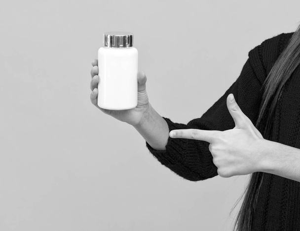 mão dedo apontador no frasco pílula com espaço de cópia, farmácias - Foto, Imagem