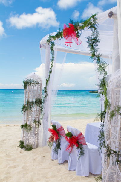 huwelijksboog en instellen op strand - Foto, afbeelding