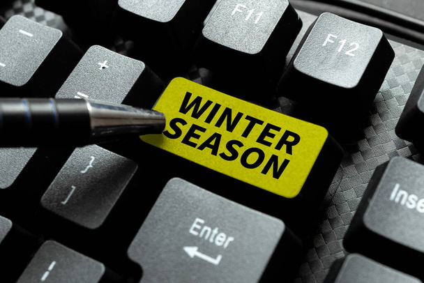 Kézírás jel téli szezonban. Koncepció jelentése Téli szezon Gépelés Online weboldal Információk, Szerkesztés és frissítés Ebook Contents - Fotó, kép