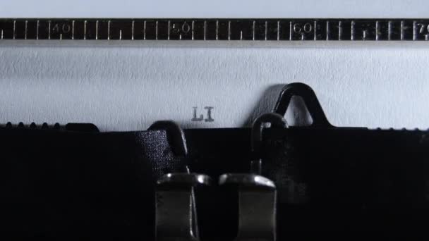 Digitação EDIÇÃO LIMITADA com uma máquina de escrever manual antigo - Filmagem, Vídeo