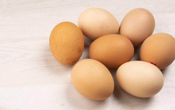 Fresh eggs lay on wooden background. Food ingredients. - Foto, Imagem