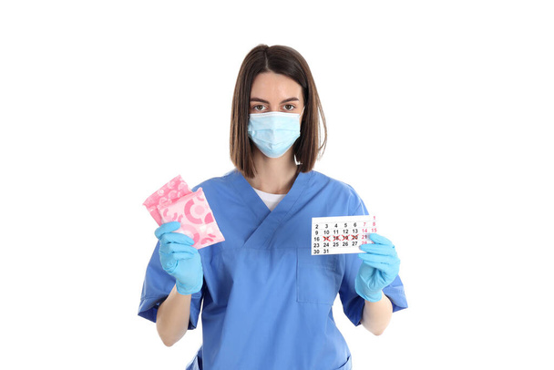 Концепція медичного працівника з молодою жінкою ізольована на білому тлі
 - Фото, зображення