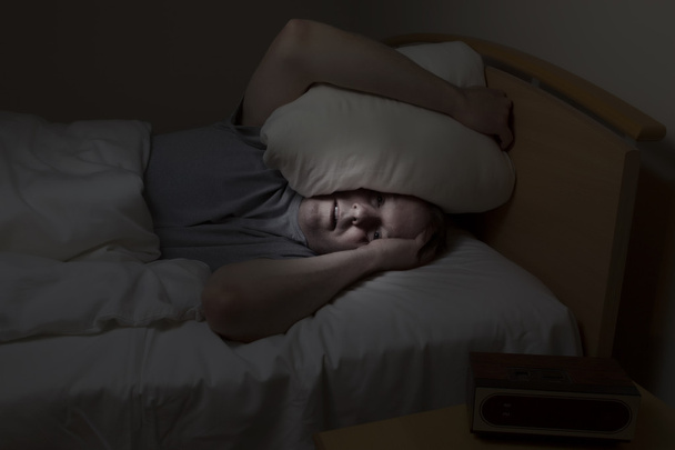 Homme mûr avec des problèmes de sommeil
  - Photo, image