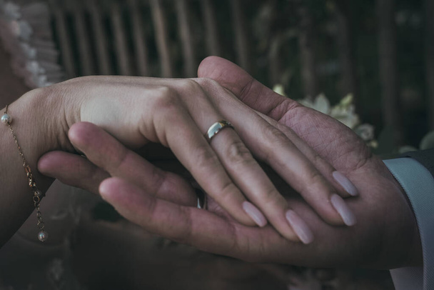 wedding ring on a hand - Foto, Imagen