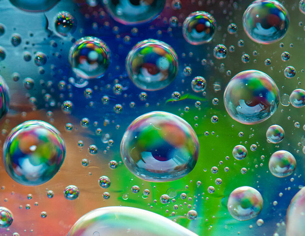 soap bubbles in the water. - Foto, afbeelding