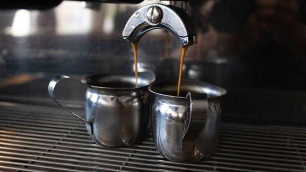 coffee maker in a cafe - Фото, зображення