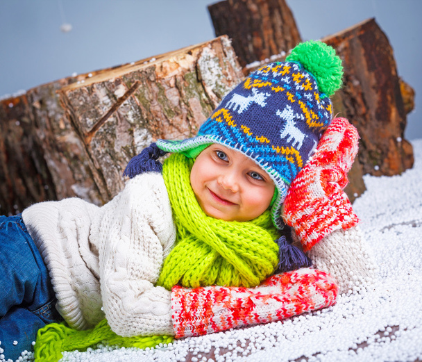 Winter Fashion. Portrait of adorable happy boy. - 写真・画像
