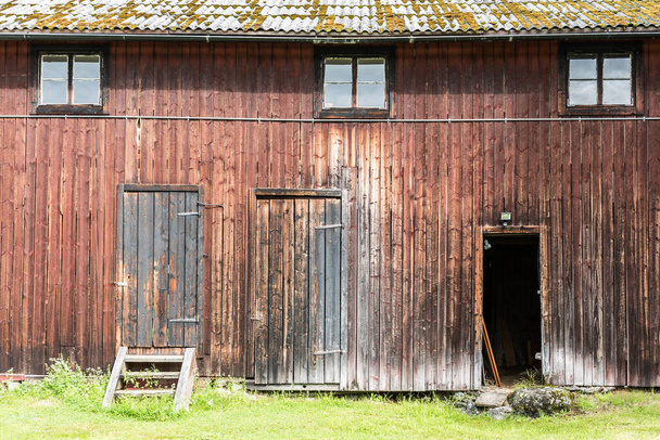 Segersta, Gemeinde Bollnas - Schweden - 08 03 2019 Klammern aus Holz - Foto, Bild